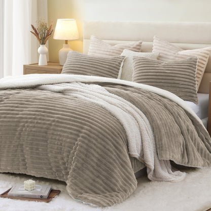Geniospin Queen Comforter Set TaupeWarm Winter Comforter Queen SizeUltra-Soft Sherpa Fleece Queen Bedding SetReversible 3-Piece Comforter Set for Winter Warm & Cozy (Taupe 90 x 90)