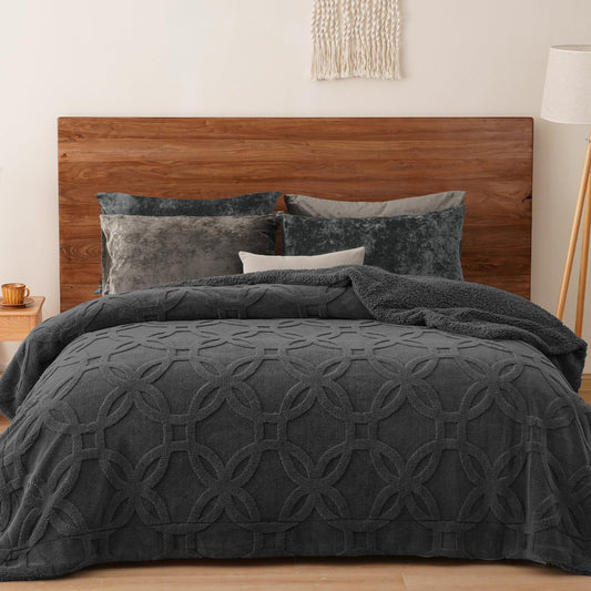 Tufted Sherpa Blanket – Dark Gray | King (108×90)